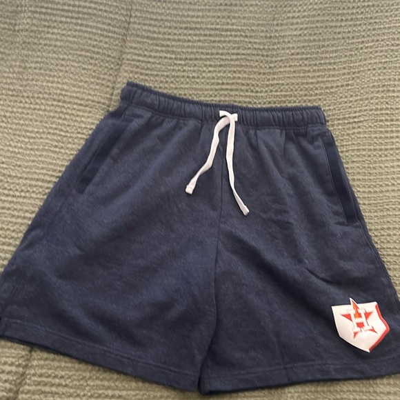 Men’s Medium Majestic Houston Astro Shorts - Picture 3 of 3